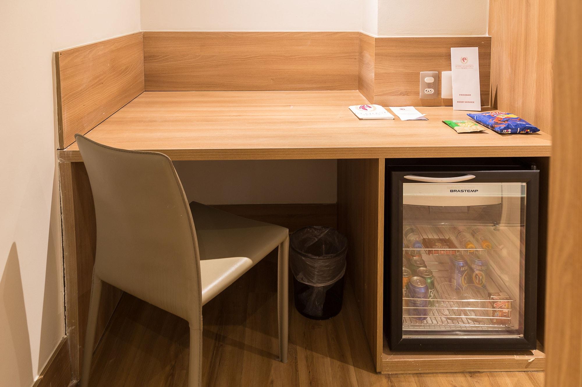 Hotel Atlantico Travel Copacabana Rio de Janeiro Esterno foto Desk and fridge in a room at the hotel