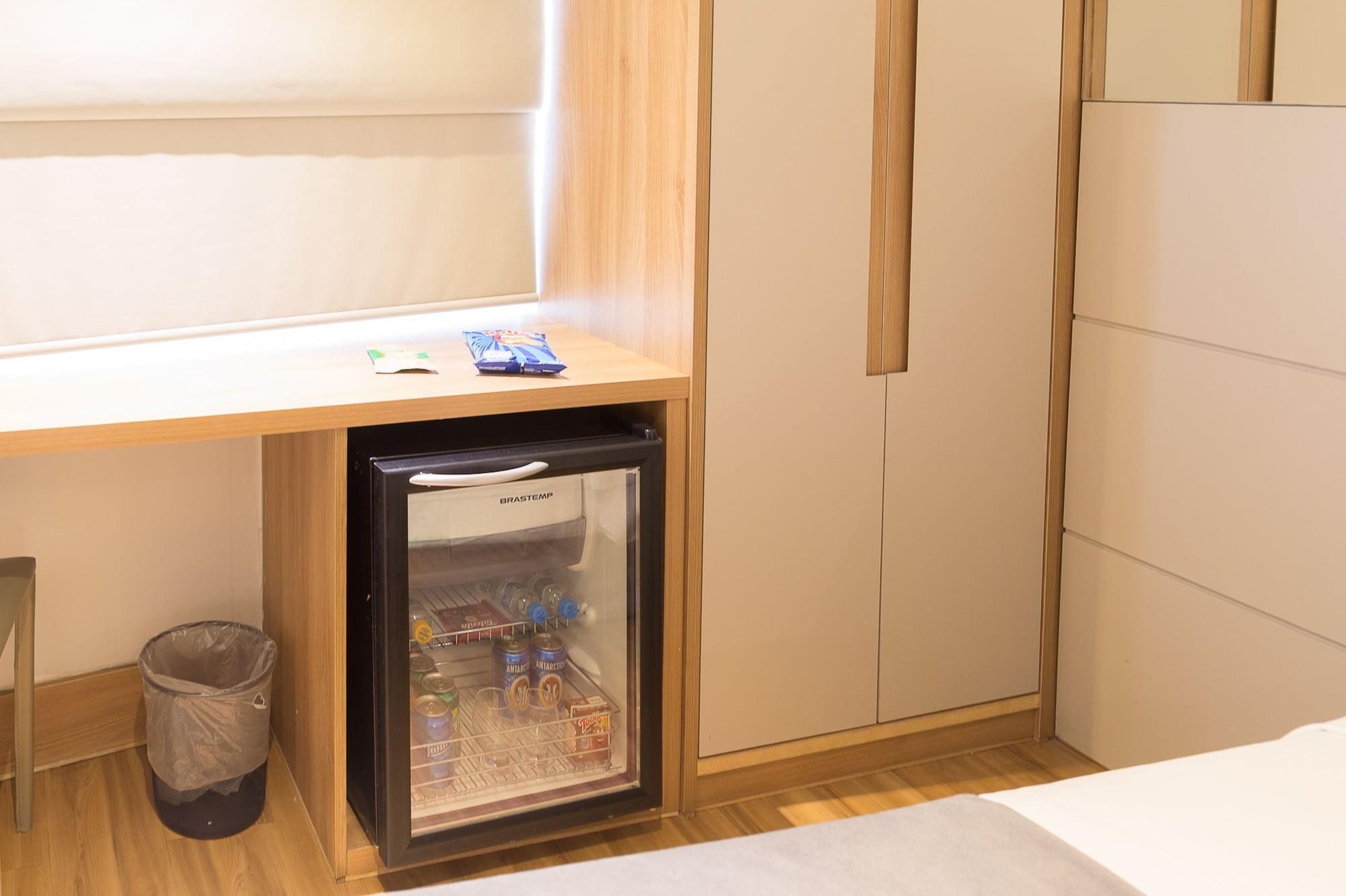 Hotel Atlantico Travel Copacabana Rio de Janeiro Esterno foto A refrigerator in a hotel room